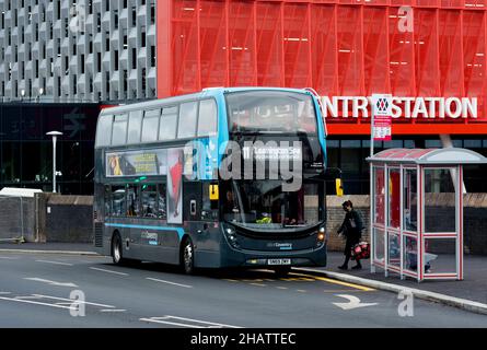 Bus National Express Coventry près de la gare ferroviaire de Coventry, West Midlands, Angleterre, Royaume-Uni Banque D'Images