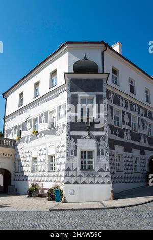 Maison aux chevaliers, maison sgraffito dans la vieille ville, Mikulov, Nikolsburg, quartier de Breclav, région de Jihomoravsky,Moravie du Sud, République tchèque Banque D'Images