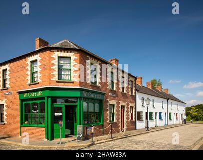 UK Northern Ireland, Co Down, Hollywood, Ulster Folk Museum, Corner Shop à la jonction de Cluan place et Tea Lane Banque D'Images