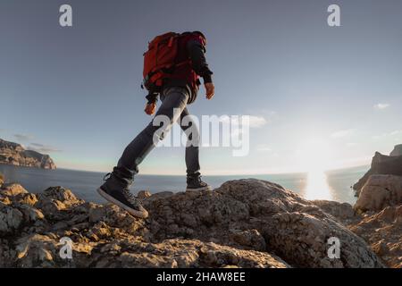 Randonnées pédestres ou routards avec sac à dos en randonnée en montagne.Concept de voyage ou de tourisme Banque D'Images