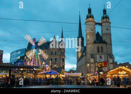 Marché de Noël, Eglise du marché, Hausmannstuerme, Halle, Saxe-Anhalt,Allemagne Banque D'Images