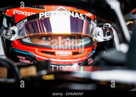 63 RUSSELL George (gbr), Mercedes AMG F1 GP, portrait lors des 2021 essais post-saison du 14 au 15 décembre 2021 sur le circuit Yas Marina, à Yas Island, Abu Dhabi - photo : Antonin Vincent/DPPI/LiveMedia Banque D'Images