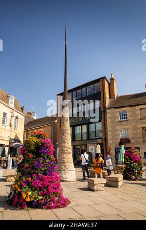 Royaume-Uni, Angleterre, Lincolnshire Stamford, Sheep Market, Eleanor Cross Banque D'Images