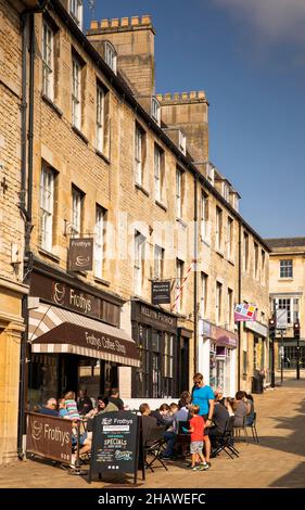 Royaume-Uni, Angleterre, Lincolnshire Stamford, Ironmonger Street, Frothy's coffee shop Banque D'Images