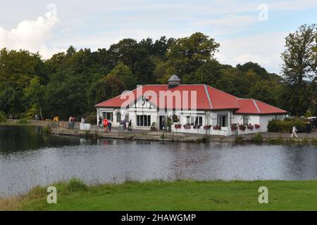 La cafétéria Boathouse, Rouken Glen Park, Davieland Rd à Giffnock, East Renfrewshire, Écosse, Royaume-Uni Banque D'Images