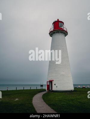 Photo verticale du phare de point Prim.Belfast, Île-du-Prince-Édouard, Canada. Banque D'Images