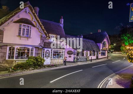 Shanklin est une station balnéaire traditionnelle située sur la côte sud-est de l'île de Wight.Shanklin, jeune ou vieux, a beaucoup à offrir, avec du sable long Banque D'Images