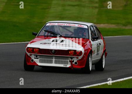 Lawrence Alexander, Alfa Romeo Alfetta GTV 2000, DRHC Classic Alfa Challenge for Classic & Historic Alfa Romeo, avec la série 750 -166 Alfa Romeo Banque D'Images