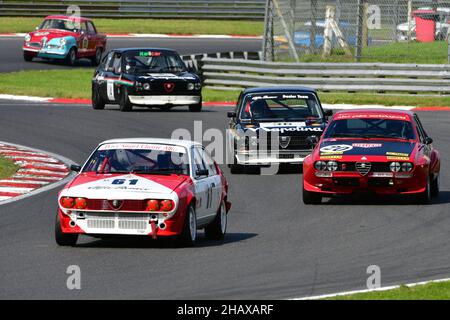 Lawrence Alexander, Alfa Romeo Alfetta GTV 2000, DRHC Classic Alfa Challenge for Classic & Historic Alfa Romeo, avec la série 750 -166 Alfa Romeo Banque D'Images