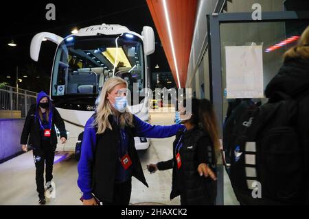 Barcelone, Espagne.15th décembre 2021.Barcelone, Espagne, décembre 15th l'équipe HB Koge arrive au stade avant le match de football de l'UEFA Womens Champions League entre Barcelone et HB Koge au stade Johan Cruyff de Barcelone, Espagne.Rama Huerta crédit: SPP Sport presse photo./Alamy Live News Banque D'Images