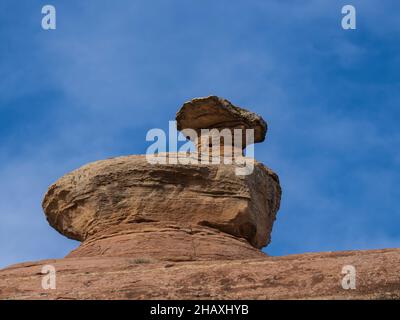 hoodoo au sommet d'une falaise, Fruita Front Country, McInnis Canyons National conservation Area près de Fruita, Colorado. Banque D'Images