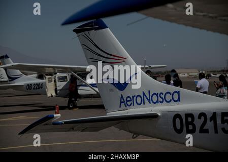 NAZCA, PÉROU - Spetember 26: Les avions attendent de prendre des touristes sur la visite d'ariel de la ligne nasca anciens géoglyphes laissés par les peuples indiens d'Ame du sud Banque D'Images