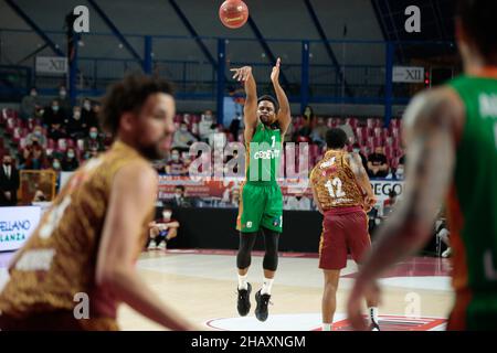 Venise, Italie.15th décembre 2021.Yogi Ferrell (Cedevita Olimpija Ljubljana) pendant Umana Reyer Venezia contre Cedevita Olimpija Ljubljana, Championnat de basket-ball Eurocup à Venise, Italie, décembre 15 2021 crédit: Independent photo Agency/Alay Live News Banque D'Images