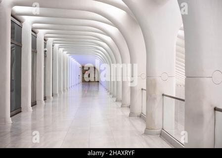 Un couloir dans le centre commercial Westfield World Trade Center. Banque D'Images