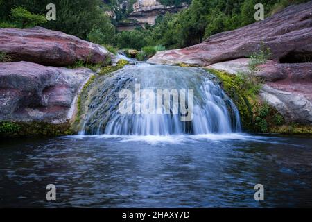 Magnifique paysage de la cascade de 'Sant Miquel del Fai' en Catalogne Banque D'Images