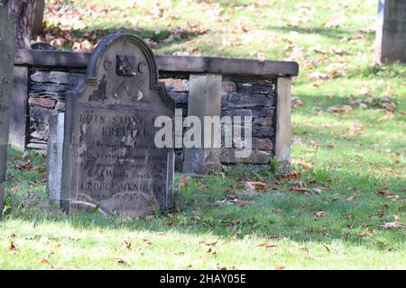 HALIFAX, CANADA - le 07 octobre 2021 : l'ancien cimetière est situé dans un cimetière du centre-ville, à Halifax, au Canada Banque D'Images