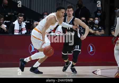 Michele Ruzzier (Segafredo Virtus Bologna) pendant le tournoi Eurocup match Segafredo Virtus Bologna vs.Promitheas Patrasso b.c. à la Segafredo Arena - Bologne, 15 décembre 2021 - photo: Michele Nucci Banque D'Images