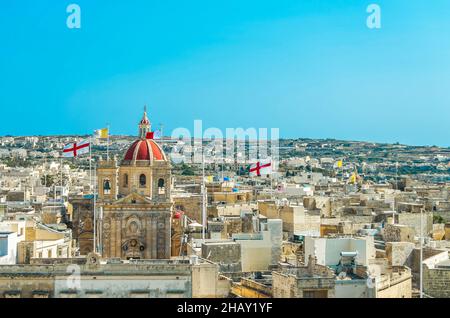 Vue panoramique de la ville principale sur l'île de Gozo, vue de la célèbre Citadelle (il-Kastell) - Rabat ou Victoria, Gozo, Malte. Banque D'Images