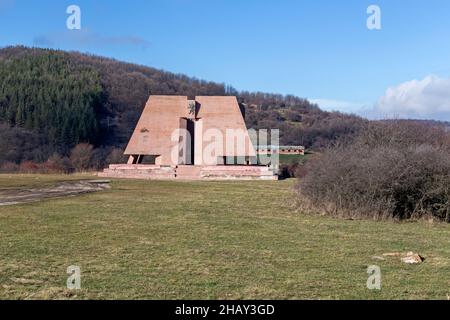 GURGULYAT, BULGARIE - 5 DÉCEMBRE 2021 : Panthéon mère Bulgarie, village de Gurgulyat, Bulgarie Banque D'Images