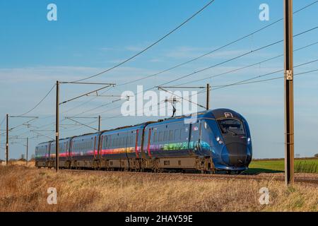 Hull trains Paragon sur la ligne principale de la côte est en direction du sud vers Grantham , Lincolnshire, Royaume-Uni Banque D'Images