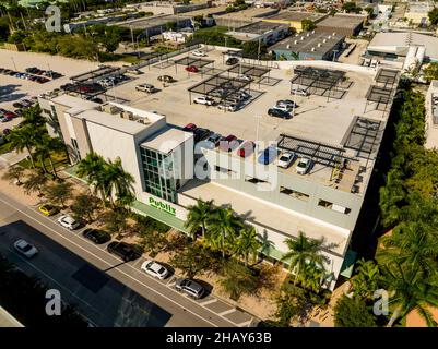 Supermarché Publix avec parking sur le toit Banque D'Images