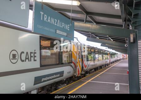 Train TranzAlpine Express à la gare de Christchurch Banque D'Images