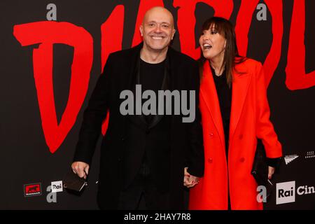 Milan, Italie.15th décembre 2021.Max Pezzali durante Premiere del film Diabolik, News in Milano, Italia, 15 dicembre 2021 Credit: Independent photo Agency/Alamy Live News Banque D'Images