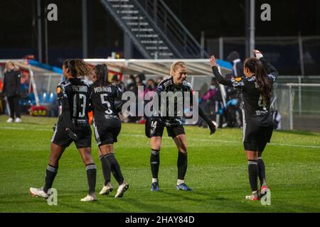 ADA Hegerberg (14 Lyon) fête avec Selma Bacha (4 Lyon) lors du match de l'UEFA Womens Champions League entre l'Olympique Lyonnais et BK Hacken au Groupama OL Training Center de Lyon, France.Lyubomir Domozetski/SPP Banque D'Images