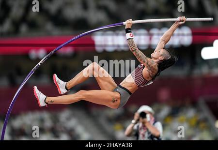 Anicka Newell participant aux Jeux Olympiques de Tokyo 2020 dans la discipline de la voûte polaire. Banque D'Images