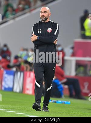 Doha, Qatar.15th décembre 2021.L'entraîneur-chef Felix Sanchez Bas du Qatar réagit lors du match demi-fin de la coupe arabe de la FIFA, Qatar 2021 entre le Qatar et l'Algérie au stade Al Thumama à Doha, Qatar, le 15 décembre 2021.Credit: Nikku/Xinhua/Alay Live News Banque D'Images