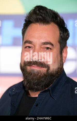 Hambourg, Allemagne.14th décembre 2021.Chanteur Laith Al-Deen.De nombreux musiciens célèbres et des artistes de haut en haut ont secoué la scène du Barclays Arena de Hambourg, mais la plupart de leur public n'était pas assis dans les stands, mais devant les écrans.Le concert en streaming du don du projet « AllHandsOnDeck » avait pour but de recueillir le plus d'argent possible au profit du personnel de concert et des artistes dont les moyens de subsistance sont menacés.Credit: Jonas Walzberg/dpa/Alay Live News Banque D'Images