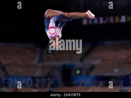 C'est une autre année mouvementée d'action sportive en 2021.Ici, l'agence de presse de l'AP examine l'année sportive à travers les meilleures photos.Photo du dossier datée du 03-08-2021, de Simone Biles participe à la finale féminine du faisceau à Tokyo où elle a gagné une médaille de bronze.L'américain est revenu à la concurrence dans cet événement ayant précédemment retiré d'autres événements en raison de problèmes de santé mentale.Date d'émission : jeudi 16 décembre 2021. Banque D'Images