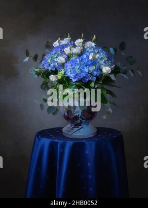 Encore la vie avec un magnifique bouquet de couleurs bleues Banque D'Images