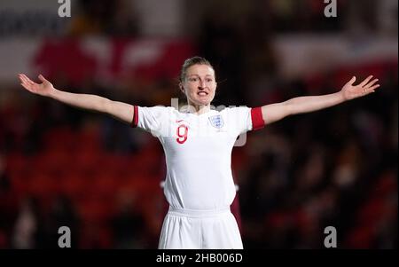 Photo du dossier datée du 30-11-2021, Ellen White, en Angleterre, célèbre son score alors que l'Angleterre a gagné 20-0 contre la Lettonie lors de son match de qualification de la coupe du monde des femmes à Doncaster, avec Ellen White marquant un tour de chapeau pour devenir le meilleur buteur de femmes d'Angleterre.Date d'émission : jeudi 16 décembre 2021. Banque D'Images