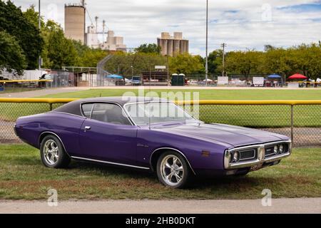 FRANKENMUTH, MI/USA - 10 SEPTEMBRE 2021 : une voiture Dodge Charger 1971 au Frankenmuth Auto Fest, qui a lieu dans Heritage Park. Banque D'Images