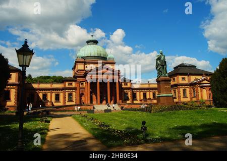 BAD HOMBURG, ALLEMAGNE - 30 mai 2021: Le Kaiser-Wilhelms-Bad à Bad Homburg, Hesse, Allemagne.Un centre de remise en forme a ouvert ses portes en 1890. Banque D'Images