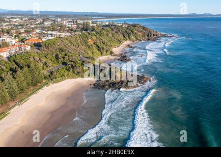 Vue aérienne de la plage de Flyns et de Rocky Beach à Port Macquarie sur la côte mi-nord de la Nouvelle-Galles du Sud.Australie Banque D'Images