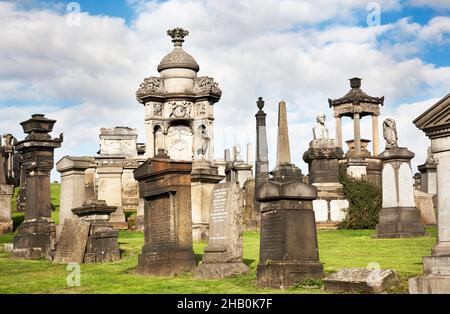 Croix de granit dans le cimetière de la nécropole de Glasgow. Banque D'Images