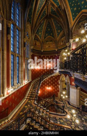 L'incroyable grand escalier de l'hôtel St. Pancras Renaissance Banque D'Images