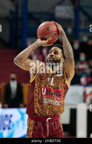 Venise, Italie.15th décembre 2021.Tarik Phillip (Umana Reyer Venezia) pendant Umana Reyer Venezia contre Cedevita Olimpija Ljubljana, Championnat de basket-ball Eurocup à Venise, Italie, décembre 15 2021 crédit: Independent photo Agency/Alay Live News Banque D'Images