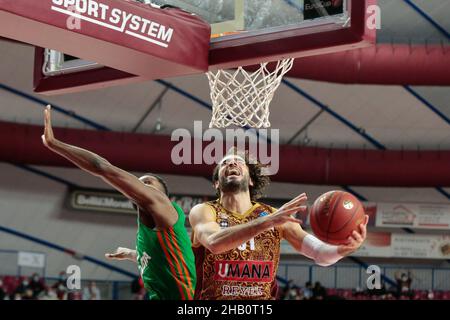 Palasport Taliercio, Venise, Italie, 15 décembre 2021,Michele Vitali (Umana Reyer Venezia) et Melvin Ejim (Cedevita Olimpija Ljubljana) pendant Uma Banque D'Images