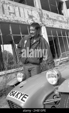 Chris Rea avec sa voiture de course Caterham7 à l'ancienne piste de course de Reims France septembre 1991 Banque D'Images