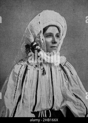 Femme de Transylvanie dans le costume de Sibiu, Roumanie, photo de 1899 / Frau aus Siebenbürgen dans der Tracht von Hermannstadt, Rumänien, Foto aus dem Jahre 1899, Historisch, historique, numérique reproduction améliorée d'un original du 19th siècle / Digital ierrestaurte Reproduktion einer Originalvoraus dem 19.Jahrhundert, Originaldatum nicht bekannt Banque D'Images