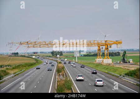 Henin-Beaumont (nord de la France), le 19 septembre 2021 : travaux de construction, projet de reconstruction d'une double liaison électrique de 400 kV sur 30 km entre Lille an Banque D'Images