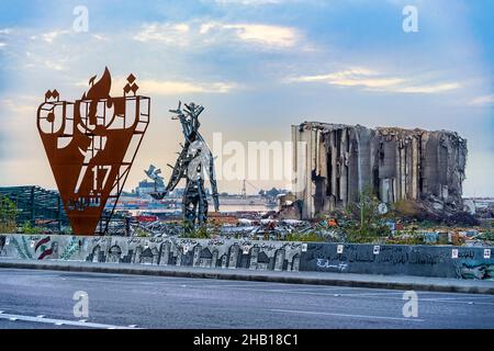 Beyrouth Liban - décembre 12 2021 : site d'explosion du port de Beyrouth avec monuments commémoratifs récents. Banque D'Images