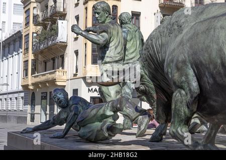 PAMPELUNE: ESPAGNE-AOÛT 5; 2021: Monument à la course des taureaux (encierro).Festival de San Fermin. Banque D'Images