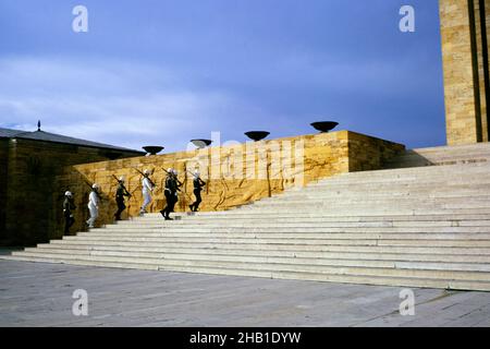 Gardes au mausolée tombeau d'an?tkabir de Mustafa Kemal Atatürk, Turquie 1973 Banque D'Images