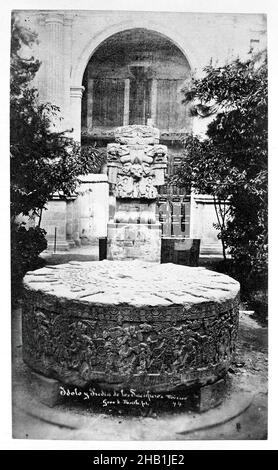 Sans titre, A. Briquet, français, actif 1860-1895, photographie d'argent d'albumine,s.d., 8 x 5 1/8 po., noir et blanc, cour Banque D'Images