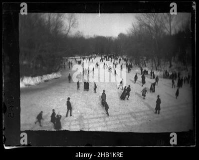 Patinage, Prospect Park, Brooklyn, George Bradford Brainerd, cuisine américaine,1845-1887, Collodion argent verre humide plaque négative, env.1872-1887 Banque D'Images