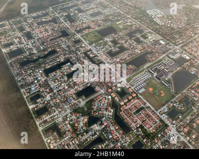 Miami, États-Unis.16th décembre 2021.(NOUVEAU) vue aérienne de la ville de Miami .16 décembre 2021, Miami, Floride, États-Unis: La vue aérienne de la ville de Miami près de l'aéroport international de Miami le jeudi matin (16).Credit: Niyi Fote /Thenews2 (Foto: Niyi Fote/TheNews2/Zumapress) (Credit image: © Niyi Fote/TheNEWS2 via ZUMA Press Wire) Banque D'Images